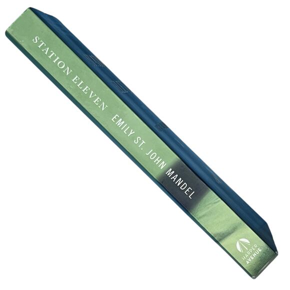 Station Eleven by Emily St. John Mandel – First Canadian Edition Paperback 2014 - Picture 4 of 10